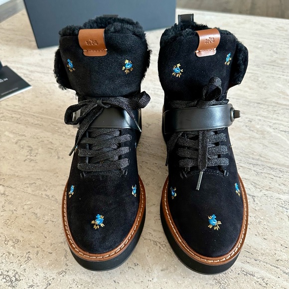 Coach Urban Hiker Boots with an Australian Sheep Fur and Tea Rose charms - Picture 3 of 13